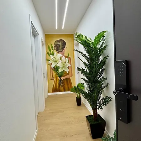 Apartment Rica 2 *